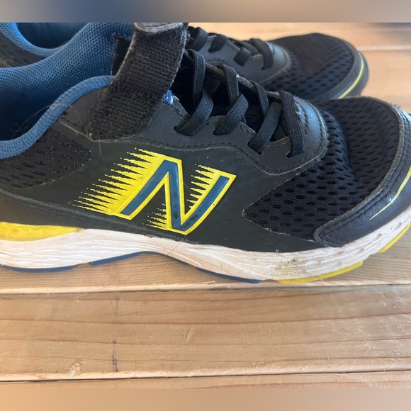 New Balance tennis shoes youth size 1 - Picture 5 of 7